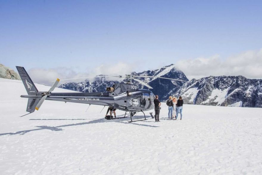 Alpine Snow Landing Helicopter Rides NZ