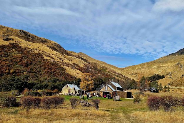 Goldminers cottage and Dirty Nugget Saloon